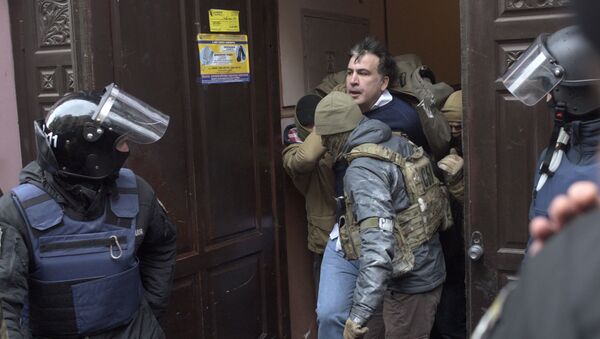 القبض على الرئيس الجورجي السابق ميخائيل ساكاشفيلي في كييف، أوكرانيا 5 ديسمبر/ كانون الثاني 2017 - سبوتنيك عربي