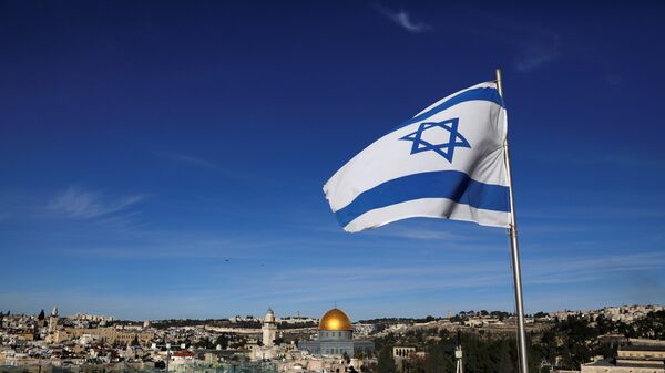 علم إسرائيل على خلفية مدينة القدس، 4 ديسمبر/ كانون الأول 2017 - سبوتنيك عربي