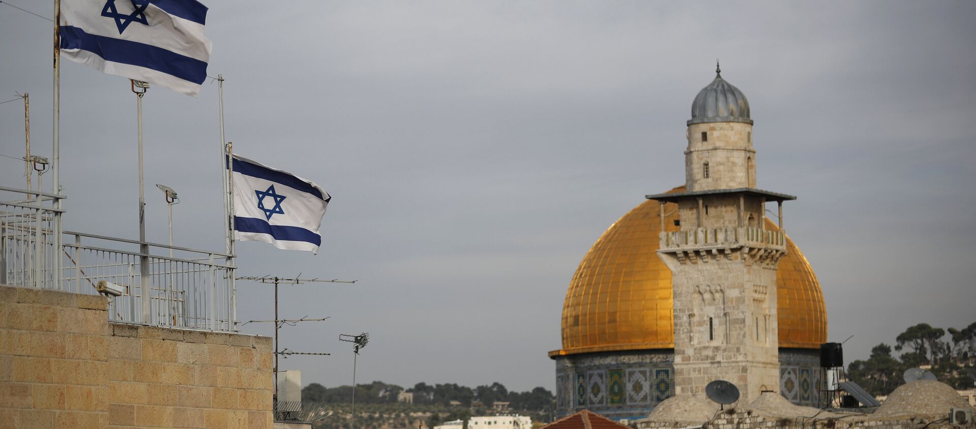 أعلام إسرائيلية على خلفية مسجد قبة الصخرة، القدس 5 ديسمبر/ كانون الأول 2017 - سبوتنيك عربي, 1920, 27.02.2021