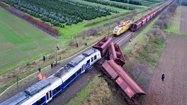حادث قطار في ميربوخ-أوستيراث، غرب ألمانيا 6 ديسمبر/ كانون الأول 2017 - سبوتنيك عربي