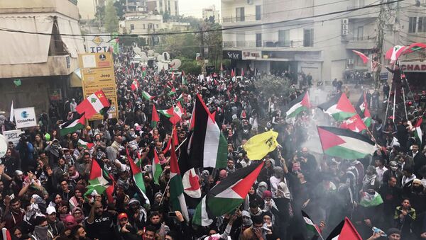 تظاهرة في بيروت قرب السفارة الأمريكية - سبوتنيك عربي