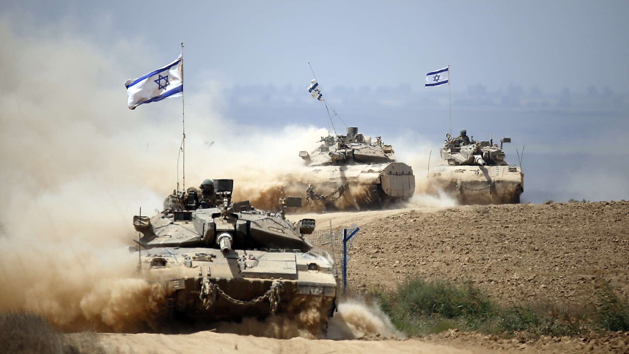 رصد رتل من الآليات العسكرية الإسرائيلية على بعد 10 كلم شمال الحدود مع غزة
