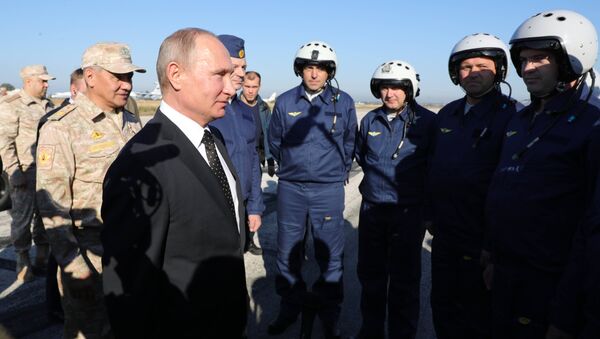  الرئيس فلاديمير بوتين في القاعدة حميميم، سوريا 11 ديسمبر/ كانون الأول 2017 - سبوتنيك عربي