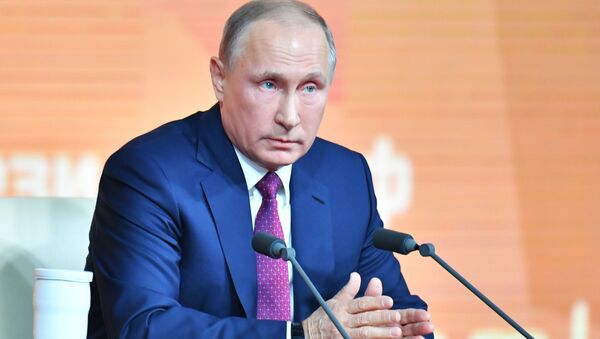 المؤتمرالصحفي الكبير السنوي للرئيس الروسي فلاديمير بوتين في الكرملين، موسكو 14 ديسمبر/ كانون الأول 2017 - سبوتنيك عربي