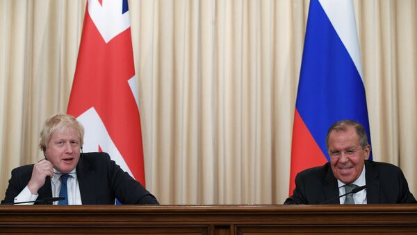 مباحثات وزير الخارجية الروسي سيرغي لافروف مع نظيره البريطاني بوريس جونسون في موسكو، 22 ديسمبر 2017 - سبوتنيك عربي