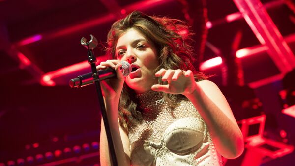 Singer Lorde performs at the Coachella Valley Music And Arts Festival on April 16, 2017 in Indio, California - سبوتنيك عربي
