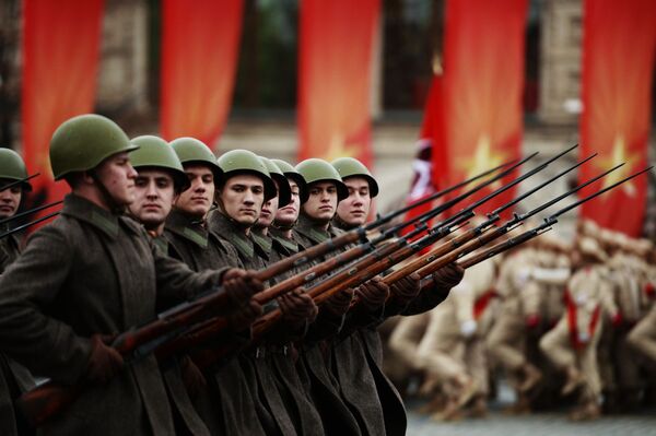 عرض عسكري في  الساحة الحمراء في موسكو، بمناسبة الذكرى الـ76 لبدء الحرب الوطنية العظمى ضد قوات ألمانيا النازية 1941 - سبوتنيك عربي