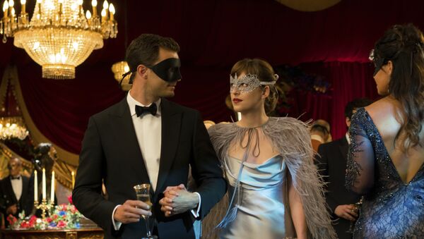 This image released by Universal Pictures shows Jamie Dornan as Christian Grey, left, and Dakota Johnson as Anastasia Steele in Fifty Shades Darker. - سبوتنيك عربي