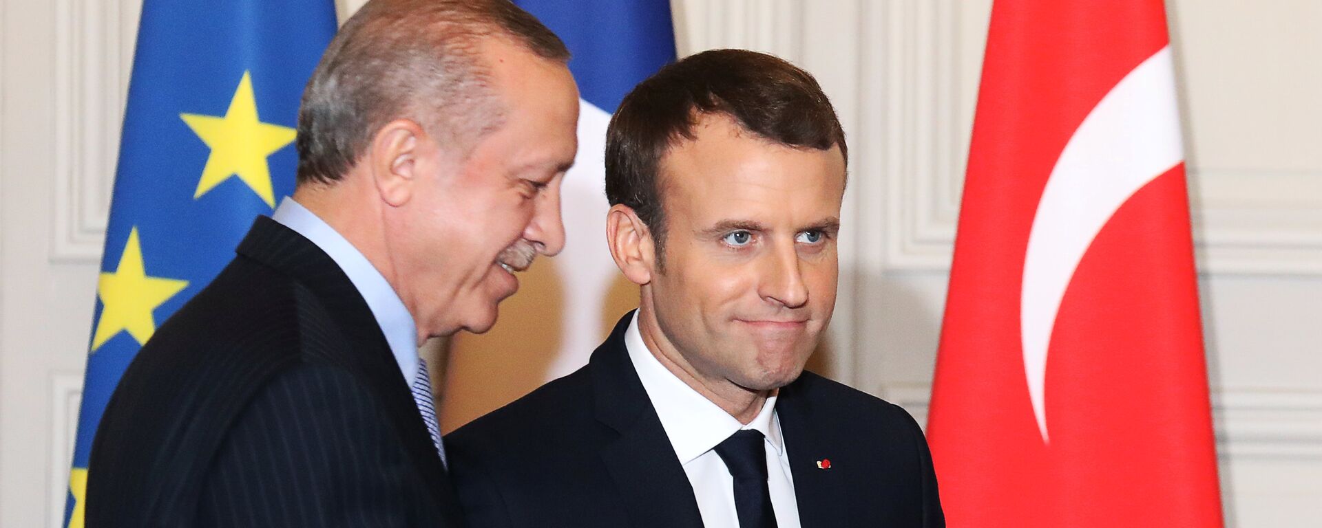الرئيس الفرنسي إيمانويل ماكرون والرئيس التركي أردوغان في باريس، 5 يناير/ كانون الثاني2017 - سبوتنيك عربي, 1920, 24.03.2022