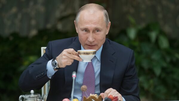بوتين يشرب الشاي  - سبوتنيك عربي