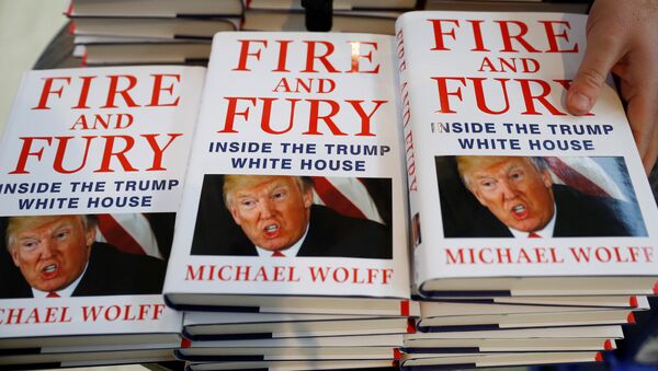 كتاب النار والغضب: داخل البيت الأبيص ترامب للمؤلف مايكل وولف - سبوتنيك عربي