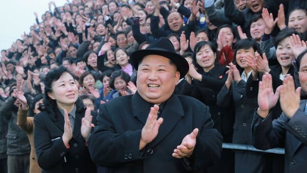 زعيم كوريا الشمالية كيم جونغ أون يتفقد كلية تدريب المعلمين في بيونغ يانغ، كوريا الشمالية 17 يناير/ كانون الثاني 2018 - سبوتنيك عربي
