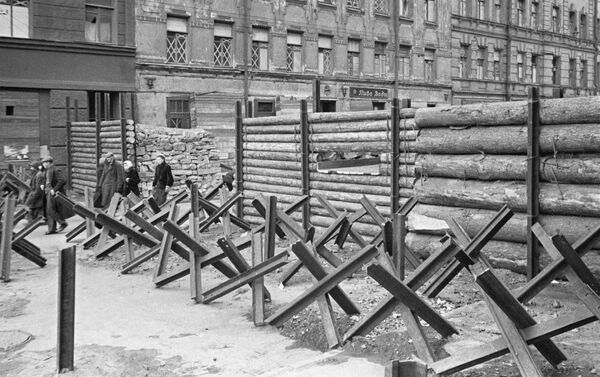 حواجز مضادة للدبابات في مدينة لينينغراد المحاصرة، أكتوبر/ تشرين الأول 1941 - سبوتنيك عربي