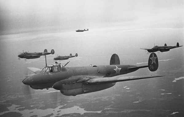 قاذفات المجموعة الـ 14 من قوات الدفاع الجوي التابعة لجبهة فولخوفسكي لدى كسر حصار لينينغراد، خلال فترة الحرب الوطنية العظمة (1941-1945) - سبوتنيك عربي