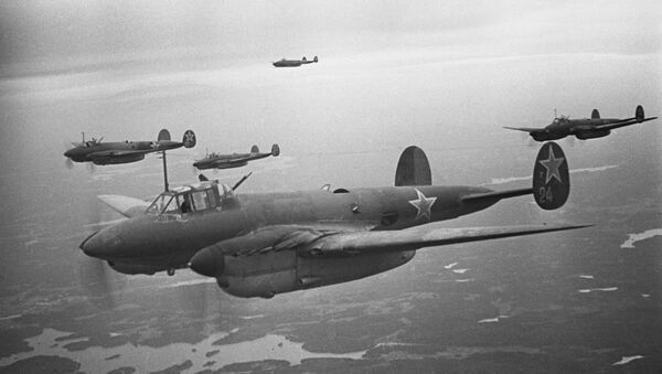 قاذفات المجموعة الـ 14 من قوات الدفاع الجوي التابعة لجبهة فولخوفسكي لدى كسر حصار لينينغراد، خلال فترة الحرب الوطنية العظمة (1941-1945) - سبوتنيك عربي