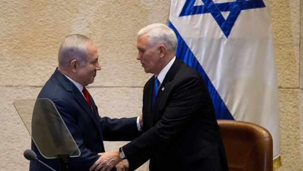 مايك بنس وبنيامين نتنياهو في القدس في 22 يناير / كانون الثاني 2018 - سبوتنيك عربي