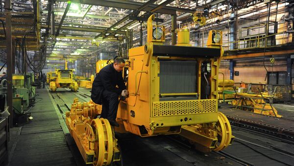 Caterpillar vehicle assembly shop at the Chelyabinsk Tractor plant - سبوتنيك عربي