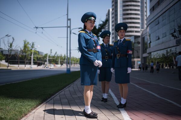 شرطيات من كوريا الشمالية في بيونغ يانغ - سبوتنيك عربي