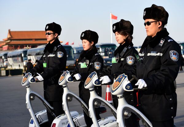 شرطيات صينيات في بكين - سبوتنيك عربي