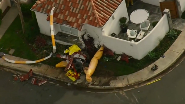 سقوط هليكوبتر على منزل في كاليفورنيا - سبوتنيك عربي