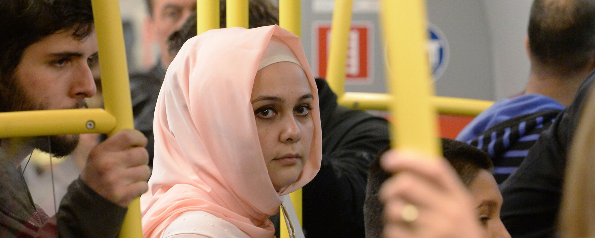 فتاة محجبة في مترو فيينا، النمسا - سبوتنيك عربي, 1920, 20.01.2022