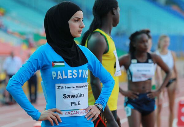 متسابقة فلسطينية ورود صوالحة خلال مشاركتها في سباق ألعاب القوى في قازان - سبوتنيك عربي