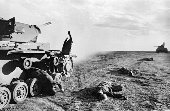 معارك الدبابات بالقرب من ستالينغراد - دبابات Pz.Kpfw. III ألمانيا النازية التي تم تدميرها، عام 1942 - سبوتنيك عربي
