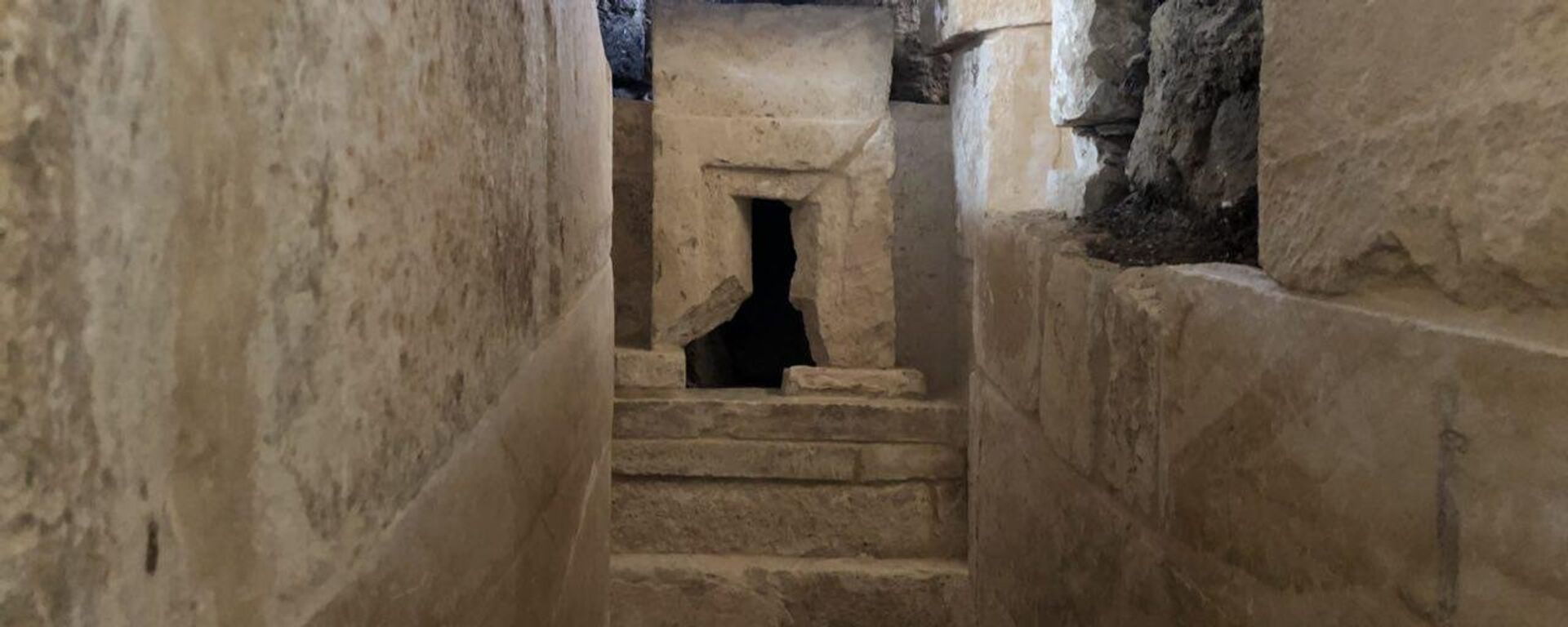 اكتشاف مقبرة أثرية لسيدة يعود تاريخها لأكثر من 4400 سنة في مصر  - سبوتنيك عربي, 1920, 28.02.2021