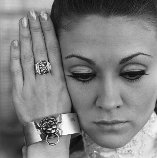 مجوهرات للنساء من الفضة، عام 1969 - سبوتنيك عربي