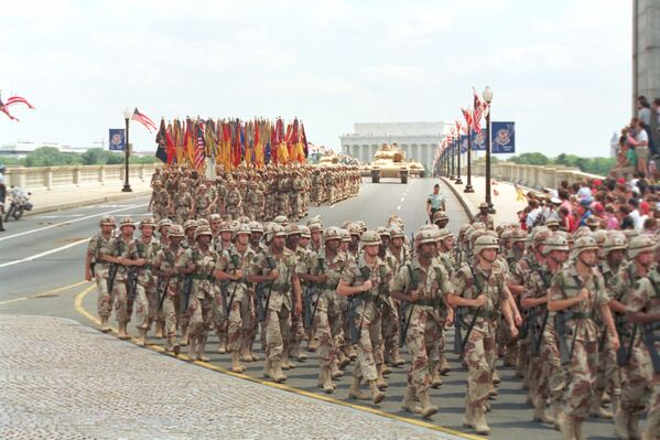 عرض عسكري بمناسبة عيد النصر الوطني في واشنطن احتفالا بانتهاء حرب الخليج، الولايات المتحدة 8 يونيو/ حزيران 1991 - سبوتنيك عربي