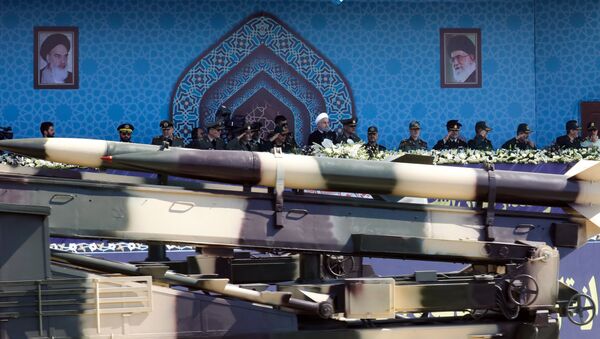 عرض عسكري في طهران بنماسبة ذكرى اندلاع الحرب مع العراق  (1980-1988) 22 سبمتمبر/ أيلول2017 - سبوتنيك عربي