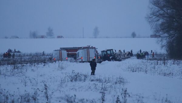 فرق الانقاذ في مكان سقوط الطائرة الروسية - سبوتنيك عربي