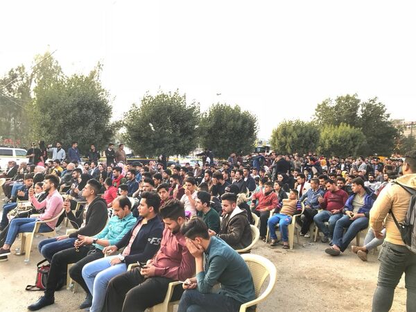 الحفل الموسيقي الأول من نوعه الذي أقامه فريق ناشط عبر موقع التواصل الاجتماعي في محافظة ديالي الحفل الموسيقي الأول من نوعه الذي أقامه فريق ناشط عبر موقع التواصل الاجتماعي في محافظة ديالي - سبوتنيك عربي