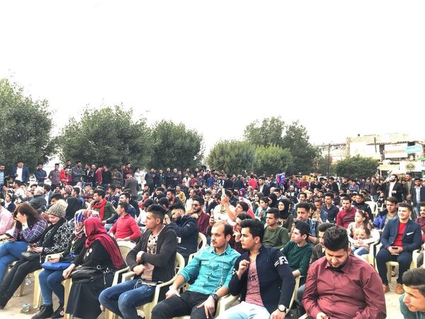 الحفل الموسيقي الأول من نوعه الذي أقامه فريق ناشط عبر موقع التواصل الاجتماعي في محافظة ديالي الحفل الموسيقي الأول من نوعه الذي أقامه فريق ناشط عبر موقع التواصل الاجتماعي في محافظة ديالي - سبوتنيك عربي