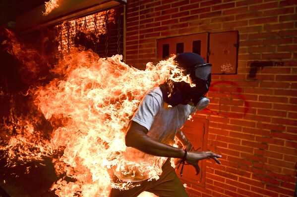 مسابقة صور الصحافة العالمية لعام 2018 - صورة بعنوان أزمة فنزويلا للمصور رونالدو شيميدت، في فئة التصوير صور الصحافة العالمية لهذا العام - سبوتنيك عربي