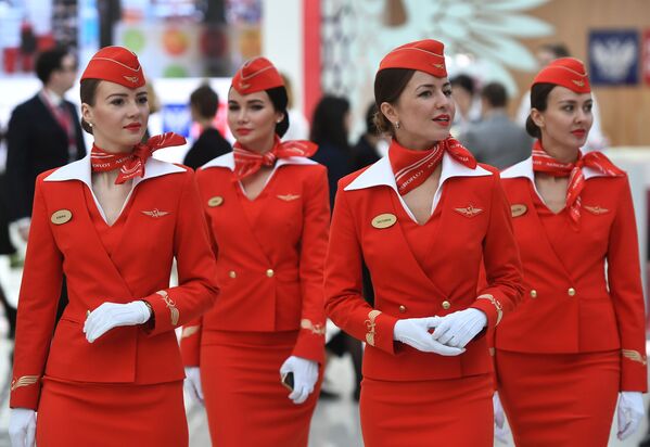 مضيفات الطيران - الخطوط الجوية الروسية آيروفلوت في منتدى استثماري في سوتشي - سبوتنيك عربي