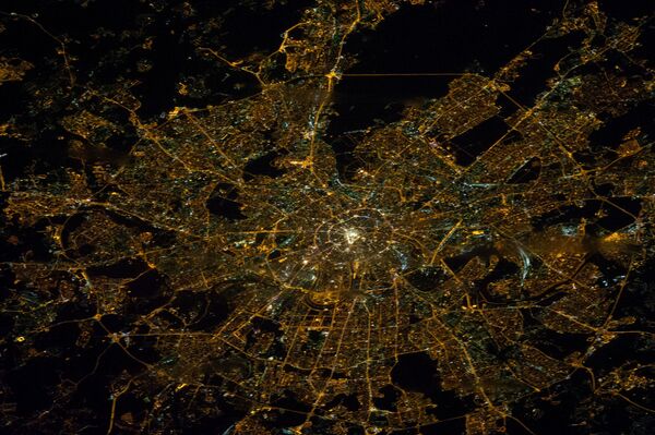 صورة التقطتها محطة الفضاء الدولية لمدينة موسكو ليلا، 29 ينالير/ كانون الثاني 2014 - سبوتنيك عربي
