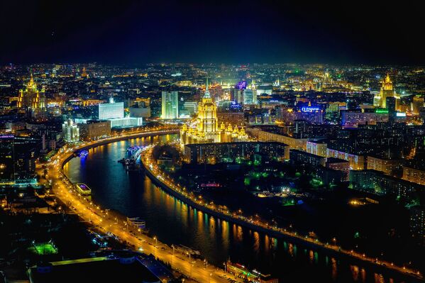 مشهد ليلي لنهر موسكو - سبوتنيك عربي