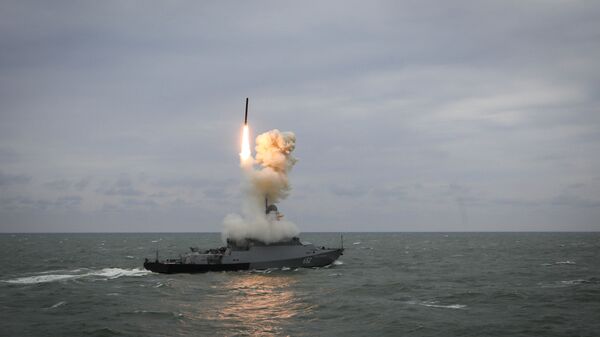 سفينة روسية تطلق صاروخ كاليبر - سبوتنيك عربي