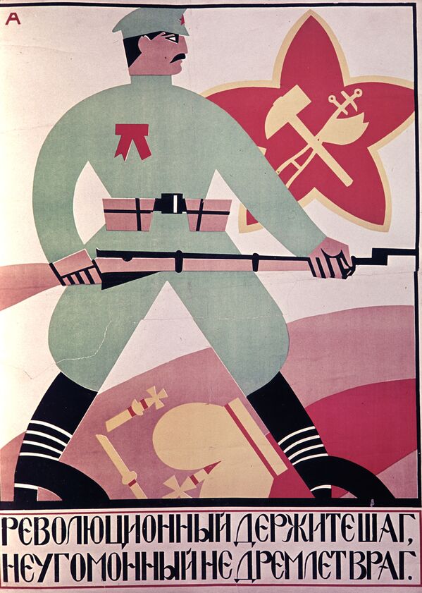 الذكرى الـ 100 لتأسيس الجيش الأحمر - ملصق احذو خطى الثورة، فالعدو لا يكل ولا يمل!، للفنان أوليغ ميخايلوفيتش سافوستيوك، وبوريس ألكسندروفيتش أوسبينسكي - سبوتنيك عربي
