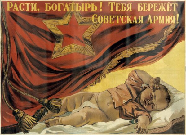 الذكرى الـ 100 لتأسيس الجيش الأحمر - ملصق إكبر، يا بطلنا الصغير! الجيش السوفيتي يحميك! ، من عمل الفنانان ف. شوريغين وم. سولوفيوف - سبوتنيك عربي