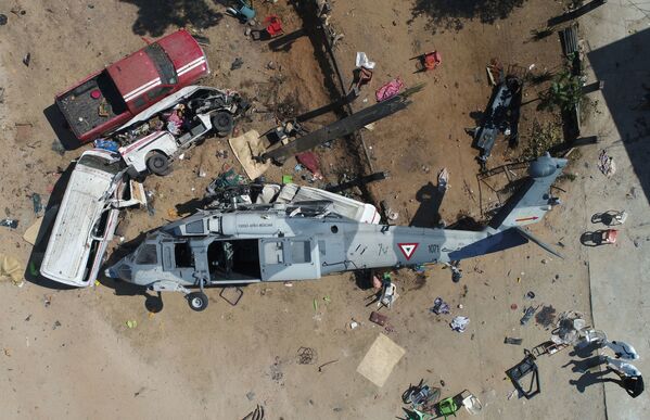 سقوط مروحية عسكرية في سانتياغو-خاميلتيبيك، ولاية أواخاكا، المكسيك 17 فبراير/ شباط 2018 - سبوتنيك عربي