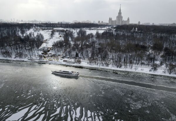 زورق سياحي في نهر موسكو - سبوتنيك عربي