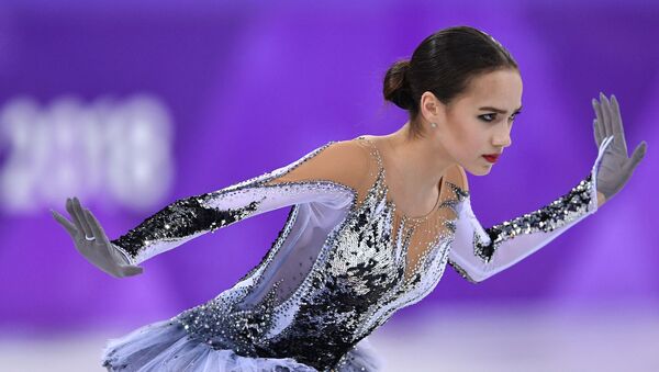 الروسية ألينا زاغيتوفا خلال التزلج الفني على الجليد، الألعاب الأولمبية في كوريا الجنوبية 2018 - سبوتنيك عربي