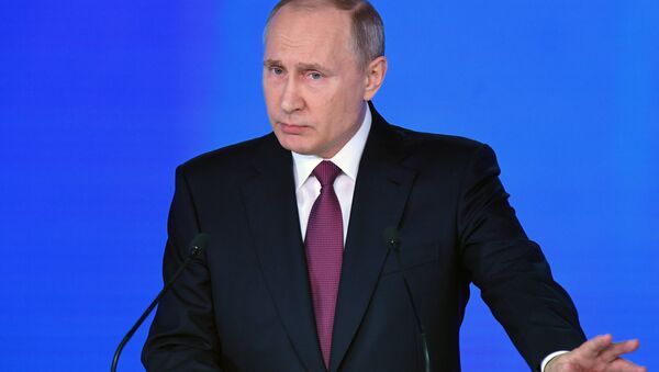 الرئيس فلاديمير بوتين يوجه رسالته السنوية إلى الجمعية الفدرالية في قاعة مانيج، موسكو في 1 مارس/ آذار 2018 - سبوتنيك عربي