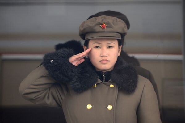 جندية في الجيش الكوري الشمالي، 2012 - سبوتنيك عربي