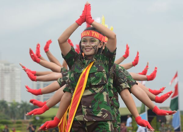 جنديات في الجيش الإندونيسي، 2013 - سبوتنيك عربي