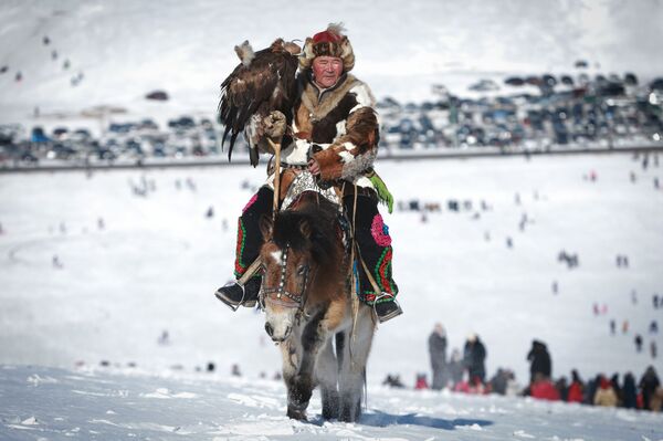 مهرجان الربيع صيد النسور في أولان باتور، منغوليا 4 مارس/ آذار 2018 - سبوتنيك عربي