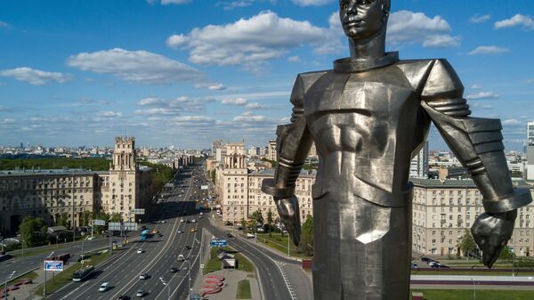 تمثال لرائد فضاء الروسي يوري غاغارين في شارع لينينسكي بروسبيكت بموسكو - سبوتنيك عربي