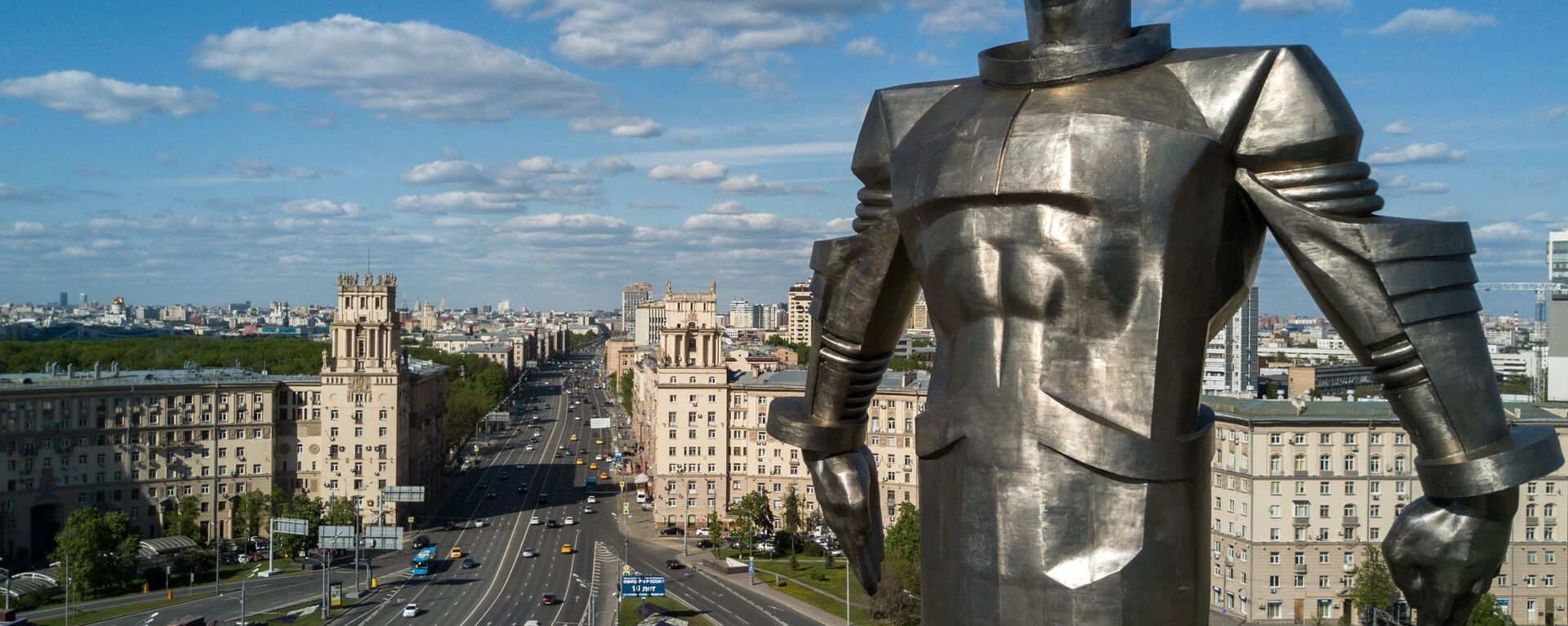 تمثال لرائد فضاء الروسي يوري غاغارين في شارع لينينسكي بروسبيكت بموسكو - سبوتنيك عربي, 1920, 12.04.2021